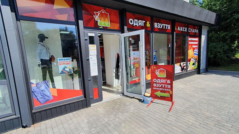 За відсутність смітників біля магазинів – штраф: у Нововолинську підприємців змусили поставити урни