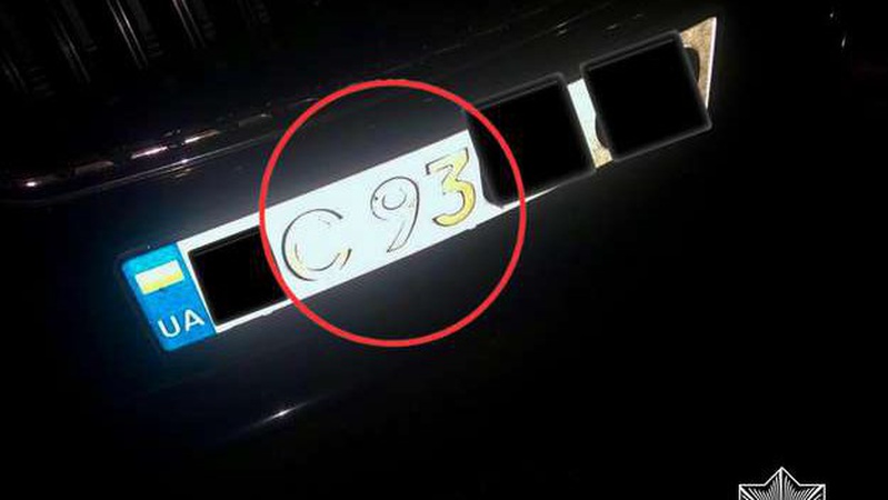 Заліпив номерний знак: у Луцьку оштрафували горе-водія