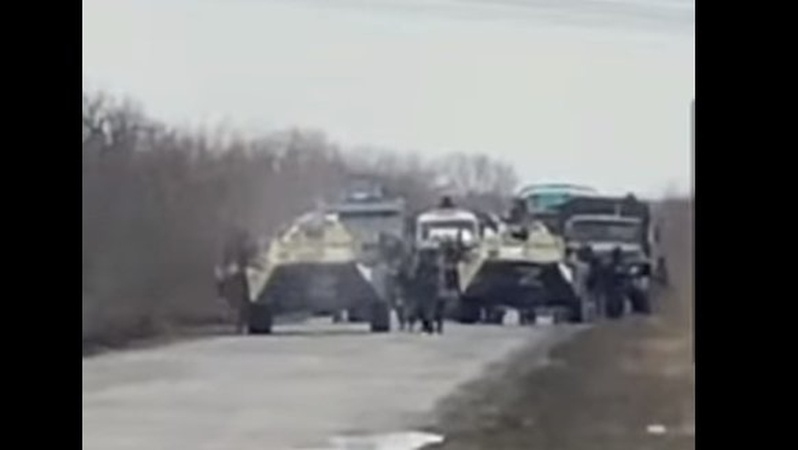 У Запорізькій області російські окупанти стріляли в мирних людей, які вийшли з українськими прапорами