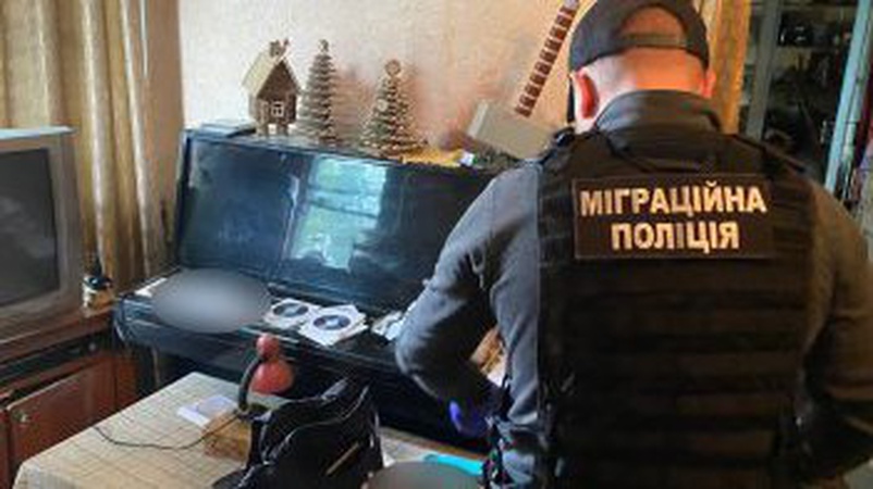 32-річний волинянин зберігав вдома на комп’ютері 250 ГБ дитячої порнографії