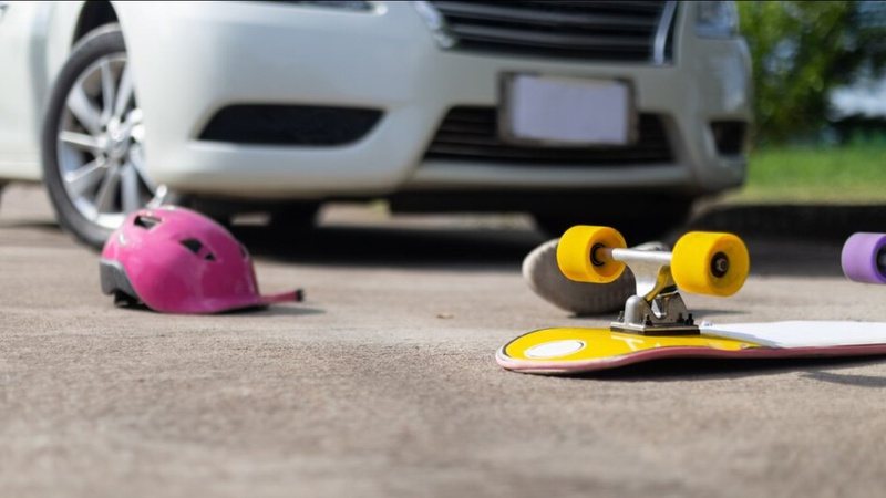 На Волині п’яний водій на смерть збив дівчинку, яка каталася на скейті