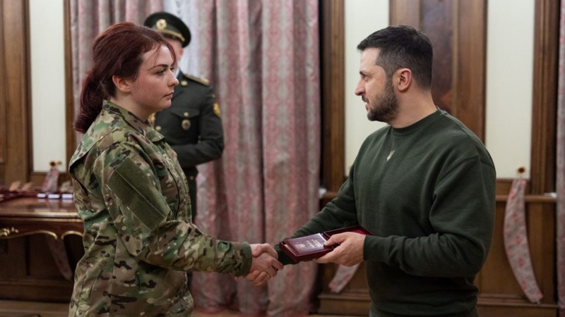 «Присвячую моїм полеглим побратимам»: Пташка отримала орден «За мужність»