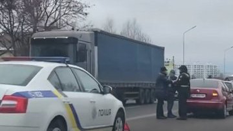 У селі Рованці зіткнулися три автівки. ВІДЕО