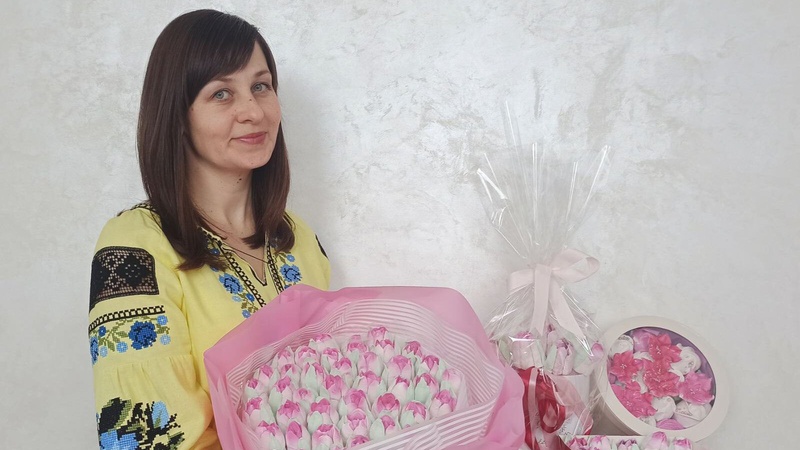 Майстриня з Волині робить зефірні квіткові композиції та букети
