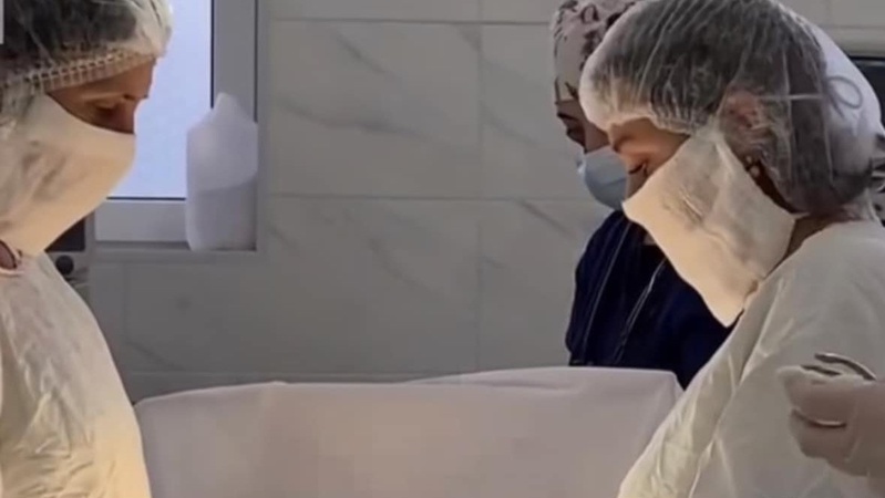 Врятували маму та немовля: волинські медики видалили в породіллі шестилітрову пухлину. ФОТО 18+