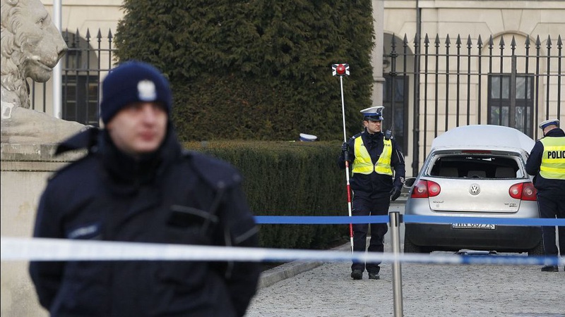 У Варшаві на вулиці знайшли непритомну українку з 5-місячним немовлям