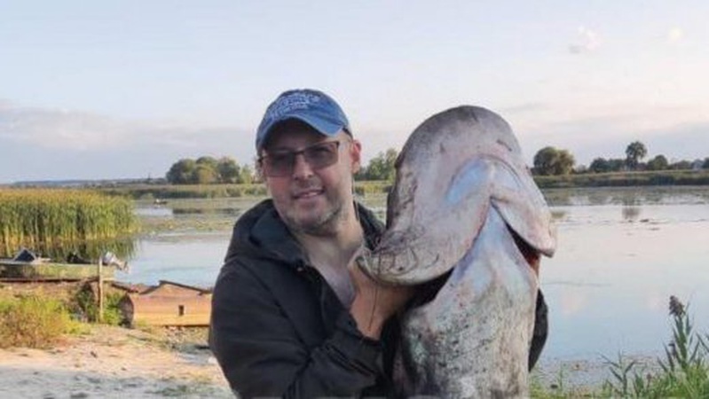 На Волині рибалка спіймав сома зростом 170 сантиметрів