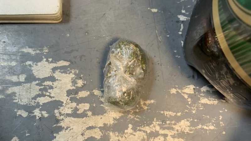 На Волині затримали чоловіка, який заховав у спідній білизні марихуану
