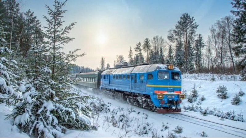 Укрзалізниця призначила додаткові поїзди до новорічних свят: перелік
