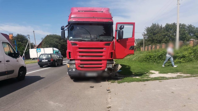 На трасі поблизу Луцька фура на смерть збила велосипедиста