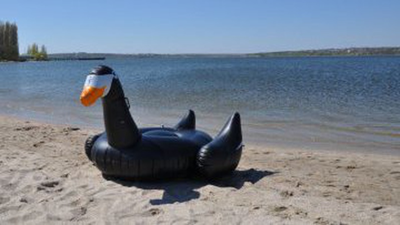 Надувний круг не рятує: на Світязі 10-річна дівчинка відплила за кілометр та не могла повернутись