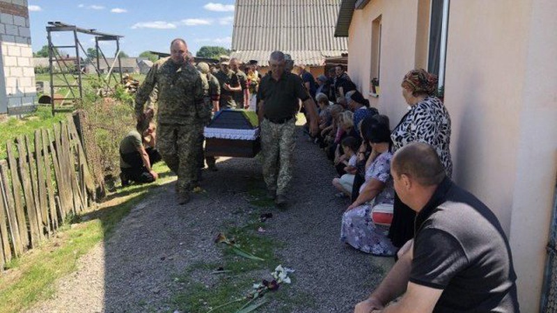 На Волині провели в останню дорогу Героя Дмитра Софронова