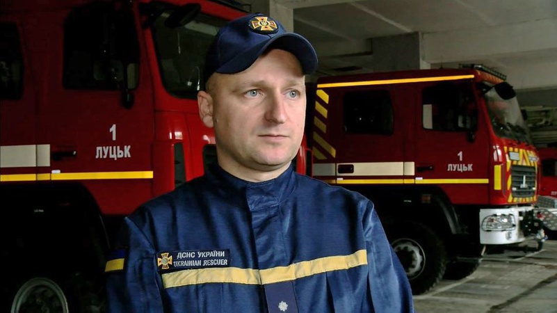 Волинський рятувальник розповів про пожежу після ракетного обстрілу в Луцьку