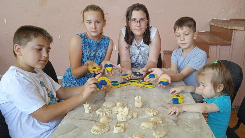 У громаді на Волині ліпили патріотичні вареники