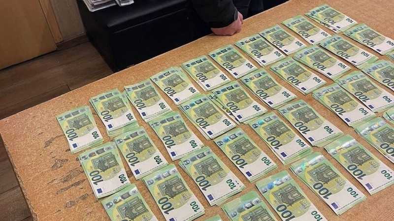 Через Волинську митницю поляк намагався перевозити 40 тисяч євро