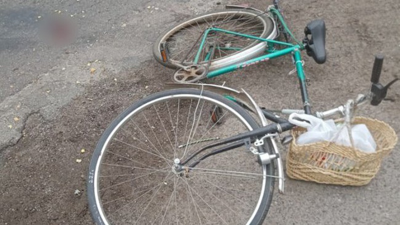 На Волині під колеса автомобіля потрапив 73-річний велосипедист