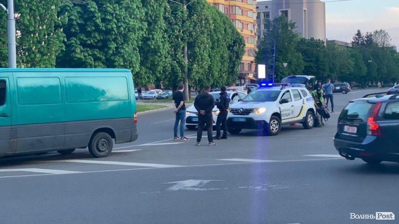 ДТП у Луцьку:  зіткнулися «Опель» та бус «Мерседес»