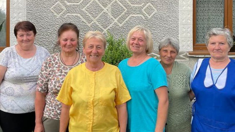 На Волині матір захисника організувала на своєму обійсті волонтерську кухню. ФОТО