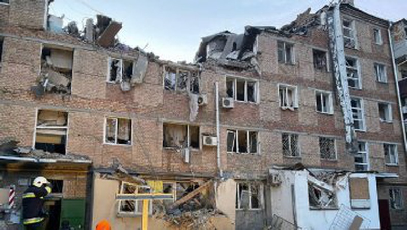 Масований обстріл Миколаєва: врятували 11-річного хлопчика, який пробув під завалами шість годин