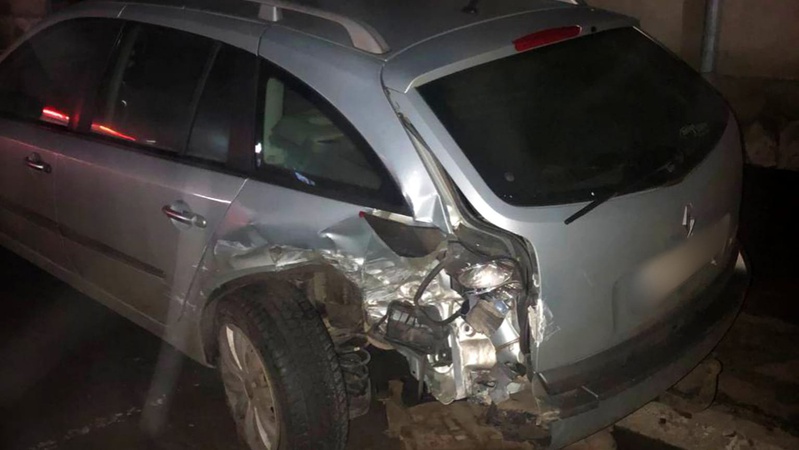 У Луцьку п’яний водій влетів у припарковане авто. ФОТО