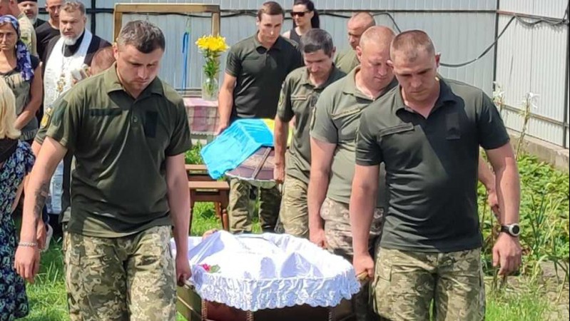 Волиняни провели в останню дорогу військовослужбовця Сергія Михальчука
