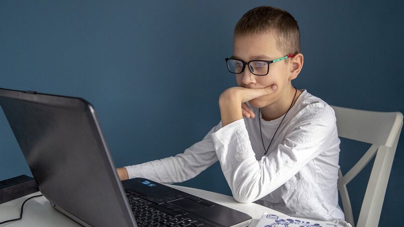 На Волині визначили школи, які навчатимуть онлайн дітей-біженців