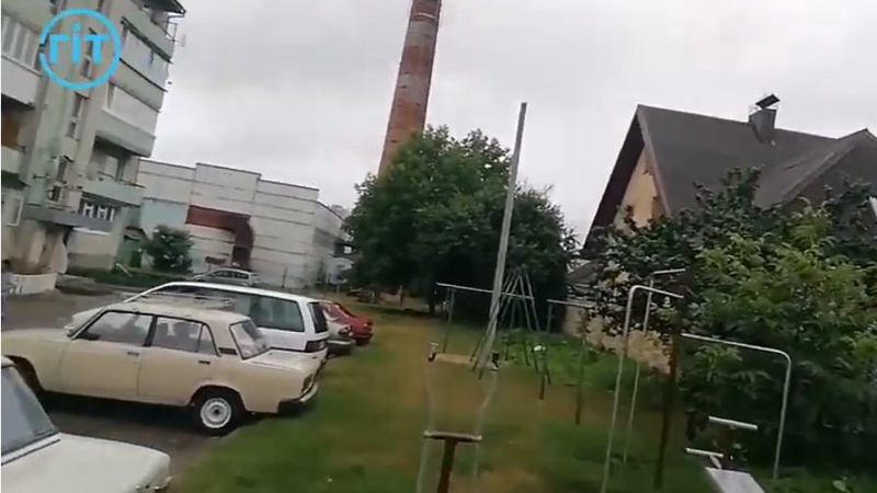 У Луцьку на прибудинковій території багатоповерхівки невідомі встановили електроопори