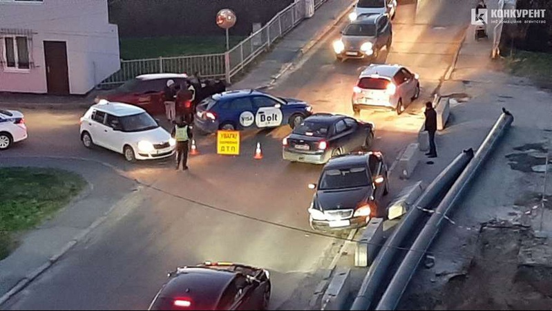 ДТП у Луцьку: зіткнулися таксі та «мерседес»