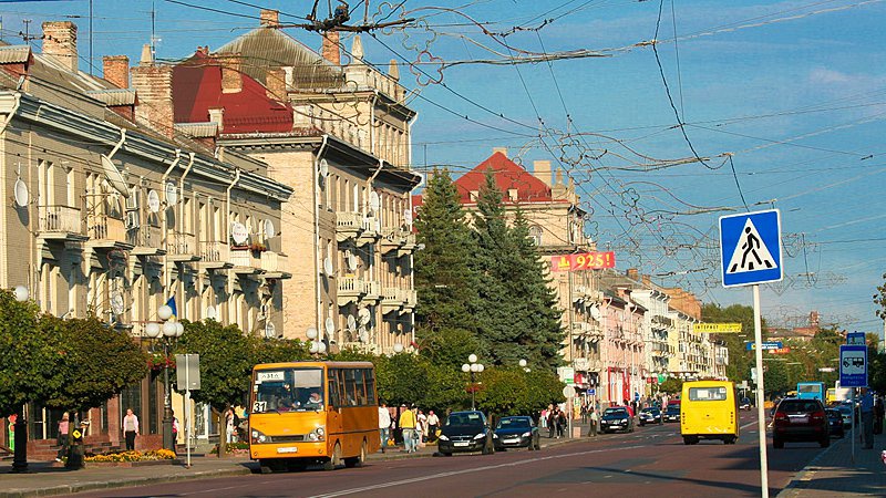 У суботу перекриють центр Луцька: як курсуватиме громадський транспорт