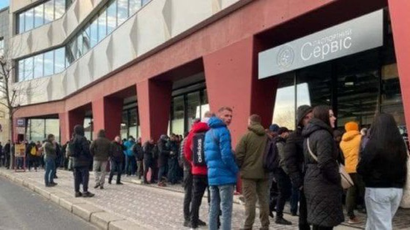 Новий закон про мобілізацію: що зміниться для чоловіків за кордоном з 18 травня