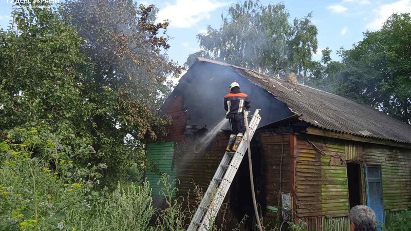 На Волині горіли житловий будинок та сміття