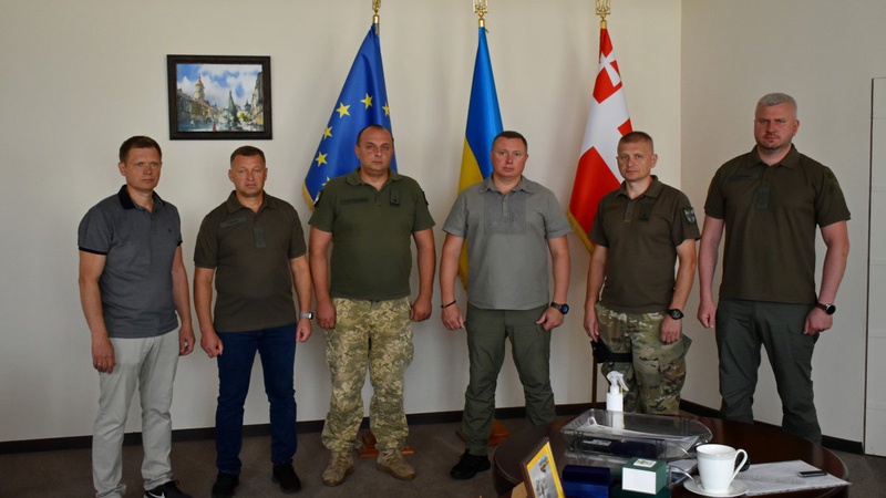 У Луцьку воїнам 100-ої окремої бригади ТрО передали техніку