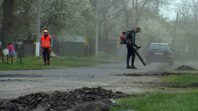 На Волині лагодять ділянку дороги обласного значення