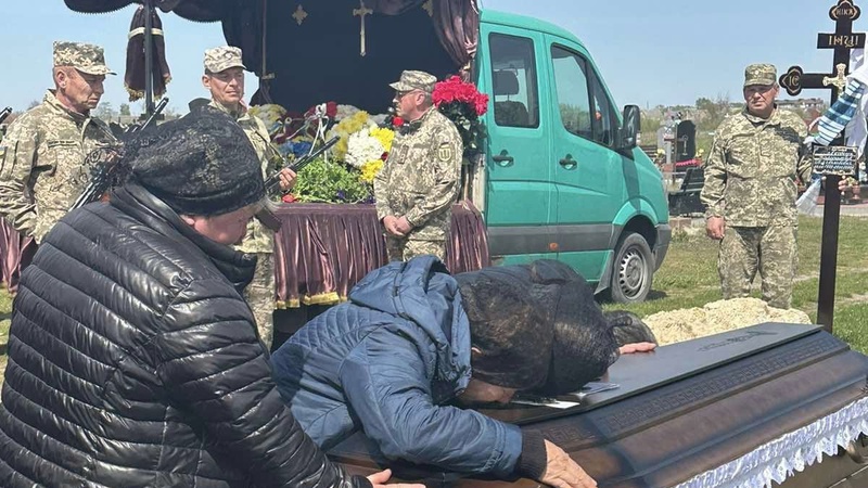 Загинув минулого року: волиняни попрощалися із Героєм Володимиром Харковцем