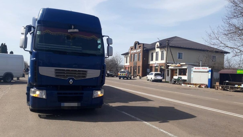 У Луцькому районі вантажівка на смерть збила пішохідку