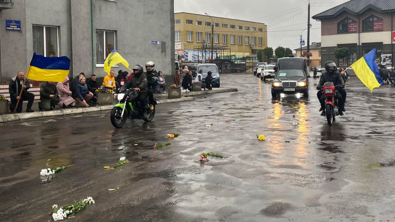 Не видав доньку заміж, не одружив сина: на Волині поховали загиблого Героя