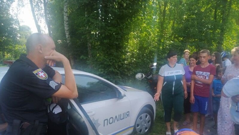 Скрізь бруд і гори відходів: на Горохівщині селяни мітингують через ставок. ФОТО. ВІДЕО