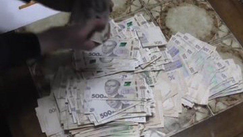 Волинянка вкрала пів мільйона гривень у військовослужбовця ЗСУ