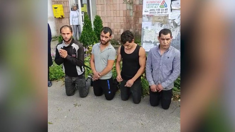 Роми, які побили атовця в Торчині, привселюдно попросили вибачення. ВІДЕО