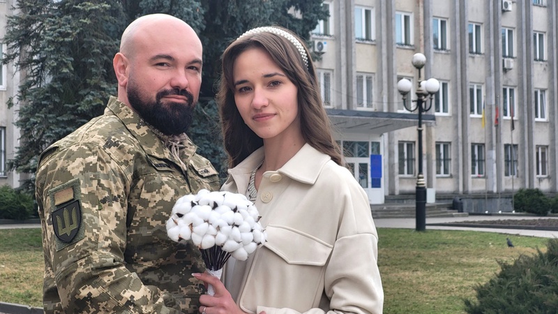 З букетом бавовни у РАЦС: у Ковелі  побралися бойовий медик і вчителька