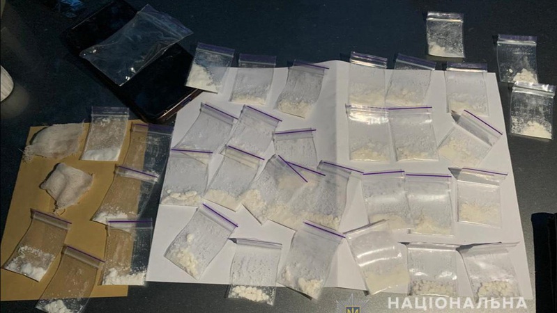 Збували із рук в руки: у Луцьку затримали наркоторговців