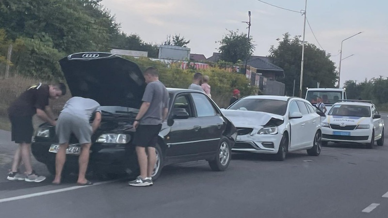 Поблизу Луцька зіткнулися два автомобілі