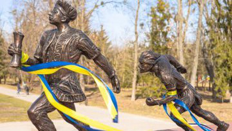 Дали імена ще двом скульптурам луцьких кликунів