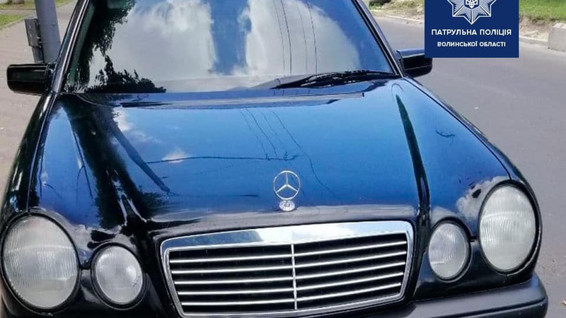 У центрі Луцька зупинили «Mercedes-Benz»: довелося викликати слідчо-оперативну групу