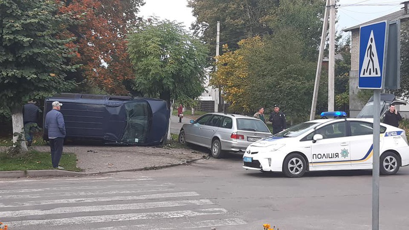 Що відомо про аварію у Ківерцях, де перекинувся бус