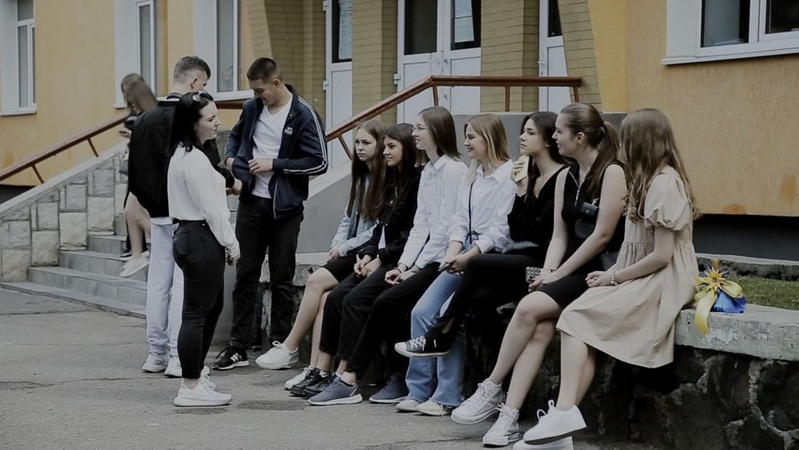 Як у луцькій школі відбувся останній дзвінок. ФОТО. ВІДЕО