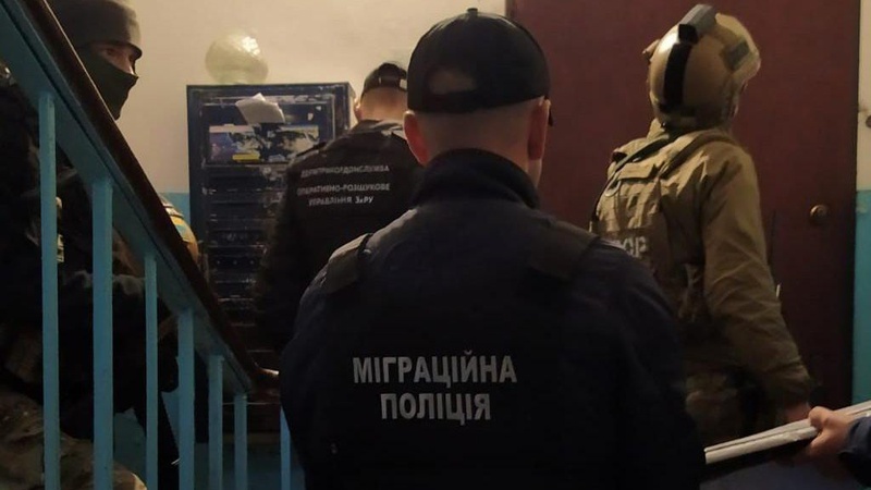 Волинські поліцейські викрили канал незаконного переправлення осіб через кордон