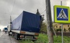 У Струмівці водій вантажівки, пропускаючи пішоходів, влетів у стовп