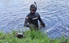 Залізяччя, бите скло та цегла: волинські водолази чистять водойми