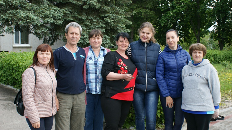 У Рожищі висадили 100 лілій на честь воїнів ЗСУ